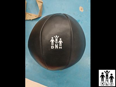 Набивной мяч медбол 3кг из натуральной кожи со шнуровкой. Диаметр 19см DNN