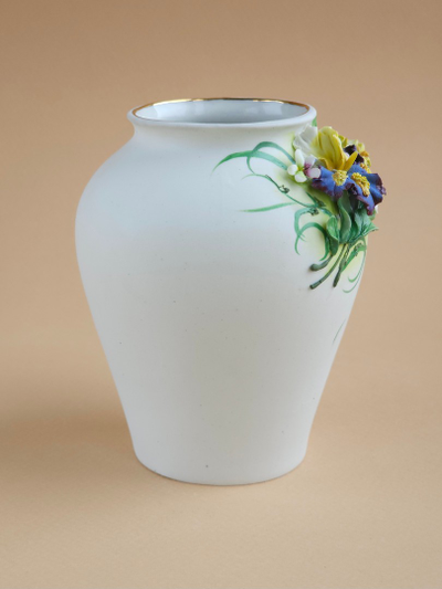 Вазочка с ирисами