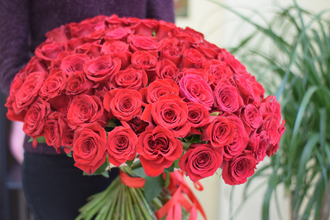 Большой букет из 101 красной розы