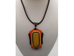 Подвеска с янтарем.