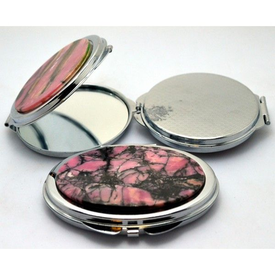 Зеркальце с накладками из разных камней