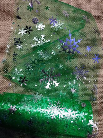 Фатин "Снежинки" цвет-зеленый с серебряными снежинками, длина 1 м, ширина 15 см