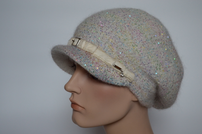 Белая кепка вязаная с разноцветными пайетками Vizio Италия 6997 W