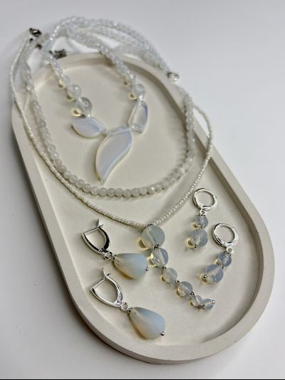 Браслет с лунным камнем, разные виды