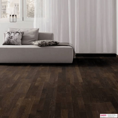 Декор паркетной доски Haro Дуб Копченый 523813 в интерьере гостиной