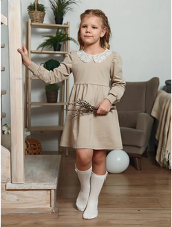 Платье с кружевным воротником