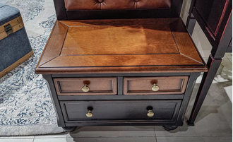 Вешалка узкая для прихожей с каретной стяжкой и нижней тумбой.