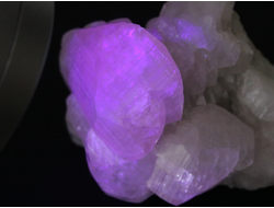 Кальцит (с розовой флуоресценцией в УФ), Россия, Дальнегорск (102*80*70 мм, 556 г) №16245