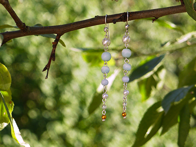 Длинные серьги с кошачьим камнем и жемчугом "Звенящая роса"