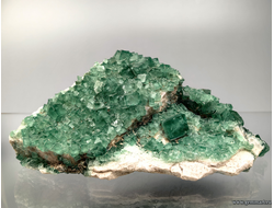 Флюорит, друза кристаллов на породе. Китай. 205*100*80мм.