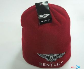 Шапка вязанная с эмблемой Bentley красная