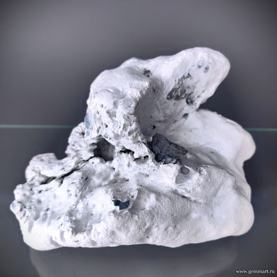 Кахолонг с корочкой кенияита. Южный Урал. Россия. 140*90*100мм