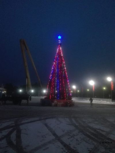 Монтаж новогодних елок