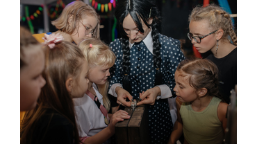 Конкурсы, развлечения и квесты с аниматором теперь доступы на наших аренах в Петрозаводске! Увлекательный процесс, скажем мы Вам.