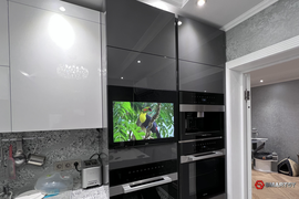 Умная кухня - сенсорный фасад, дисплей в фартуке