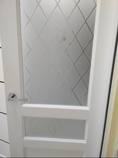 ЛАЙНДОР (УЛЬЯНОВСК)/ МОДЕЛЬ КАЛИНА-К/ НАТУРАЛЬНЫЙ ШПОН ЯСЕНЯ/ ПОЛОТНО ОСТЕКЛЕННОЕ/ ТОН 70 (ТЕКСТУРНАЯ БЕЛАЯ ЭМАЛЬ )