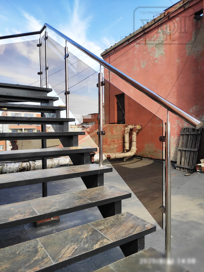 л-7/2. лестница (ограждение: нержавеющая сталь + калёное стекло)