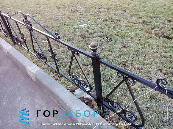 Кованые газонные ограждения под ключ