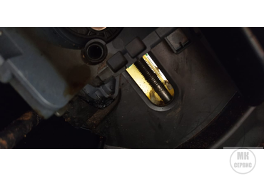 Требуется смазать шток редуктора