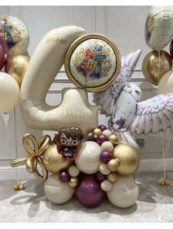 Стойка с цифрой Гарри Поттер