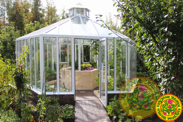  Шестигранная английская оранжерея из алюминиевого каркаса с заполнением из стеклопакетов

Длина одной грани 2.7 метра. Общая площадь 19м.кв.