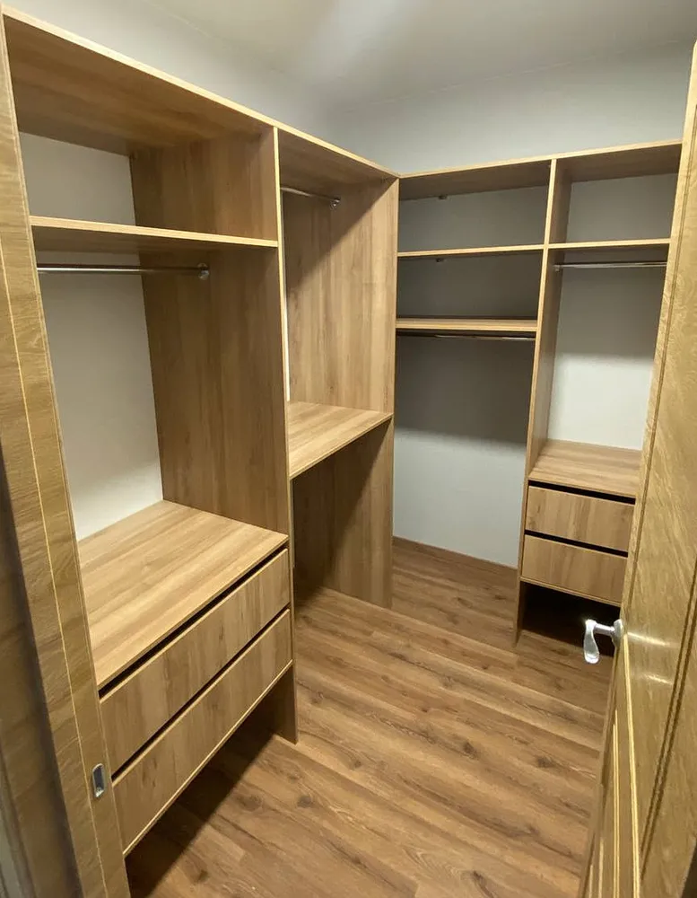 013 Гардеробная.
ЛДСП Egger: H 3156 ST12 Дуб Корбридж серый