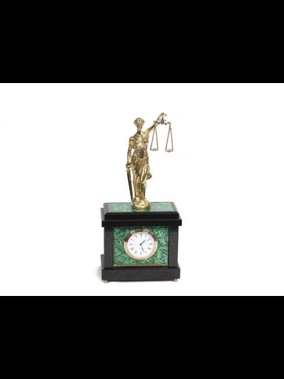 Часы интерьерные "Фемида" из малахита и долерита