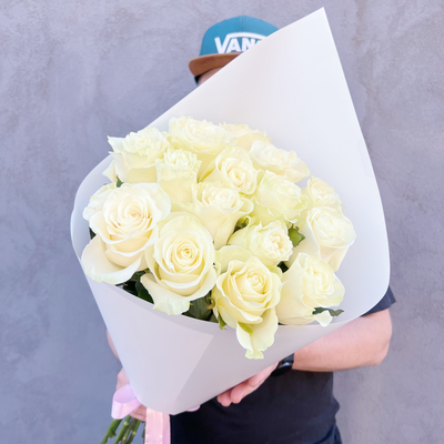 Букет белых роз Эквадор премиум 15 шт