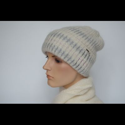 Белая женская шапка с отворотом и стразами Vizio Италия 8007 CRY