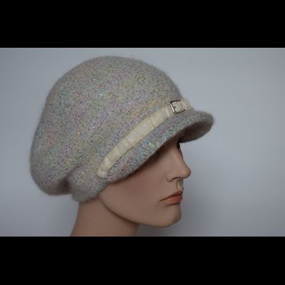 Белая кепка вязаная с разноцветными пайетками Vizio Италия 6997 W