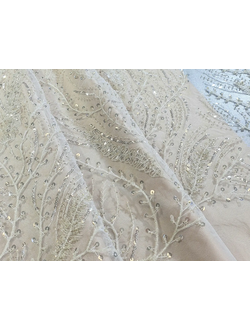 Вышивка золотой люрексной нитью, пайетками и бисером на молочной сетке B20193