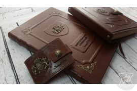 набор кожаных аксессуаров, ежедневники и визитница в винтажном стиле