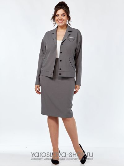 Стильный костюм в деловом стиле, состоит из жакета и юбки