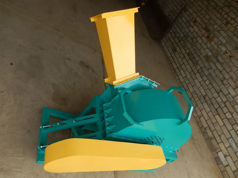  Верхняя рукоятка одновременно служит опорой крышки на поверхность пола в открытом состоянии.