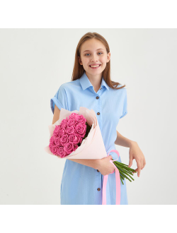 19 розовых роз