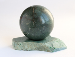 Шар из Жадеита с подставкой (76 мм, Вес: 1002 г) №4354