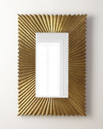 Зеркало прямоугольное в золотой рифленой раме.