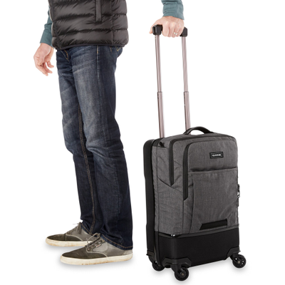 Dakine Terminal Spinner 40L с человеком