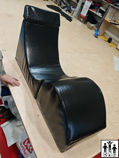 Терапевтическое релаксирующее кресло Кубик Большой - L60xB40xH50 черный, винилискожа DNN