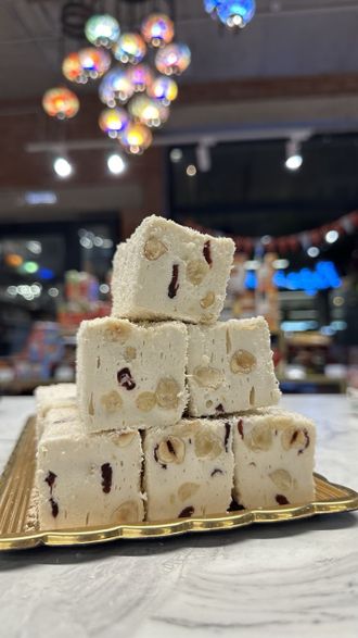 Рахат-лукум черничный с фундуком в кокосе, 100 гр