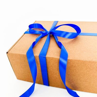 3 штуки - Подарочная коробка GILEV 37х26х12см с наполнителем и синей лентой