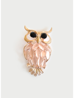 (АРТИКУЛ: 9295/80) БРОШКА ЖЕНСКАЯ "СОВА", НЕБОЛЬШАЯ, ЗОЛОТИСТЫЙ  МЕТАЛЛ, НЕЖНО-РОЗОВЫЕ КРИСТАЛЛЫ
