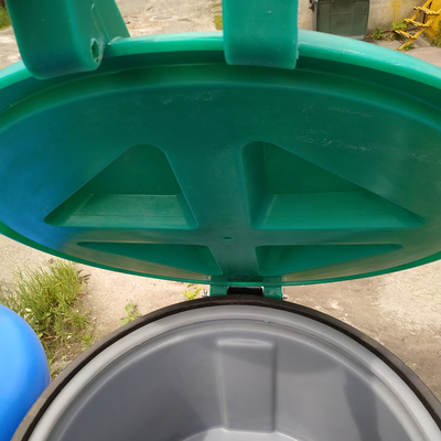 Крышка подземной накопительной емкости U3000. Снабжена запирающим устройством