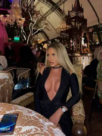 Требуются симпатичные девушки без комплексов 