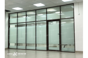 г. Великий Новгород. Ул. Шимская 4б
Офисная перегородка двухстороннего остекления