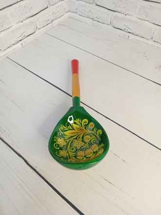 Деревянная столовая ложка Ландыш 190*60 мм зеленый фон