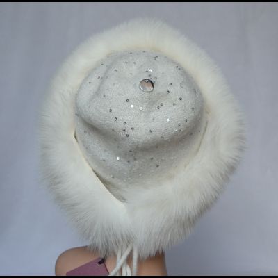 Вязаная итальянская шапка с меховой отделкой Vizio Италия 6457 белая