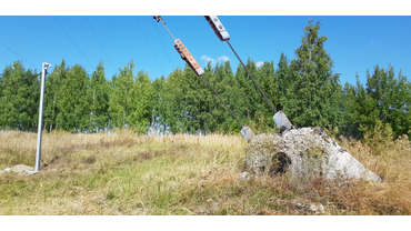 Установленно: 16 столбов, 16 датчиков движения на опоры, 25 датчиков открытия, 8 датчиков разбития стекла, прокинуто 1350 метров кабеля. 