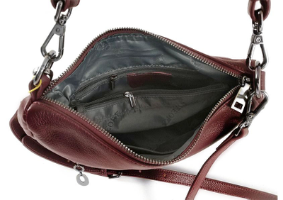 (АРТИКУЛ: 8332/0/02) СУМКА ЖЕНСКАЯ, НЕБОЛЬШАЯ, НАТУРАЛЬНАЯ КОЖА, ТЕМНО-БОРДОВАЯ, С ДЕКОРАТИВНЫМИ НАРУЖНЫМИ КАРМАНАМИ, С ПЛЕЧЕВЫМ РЕМНЕМ