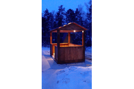 Беседка в тёмное время суток.